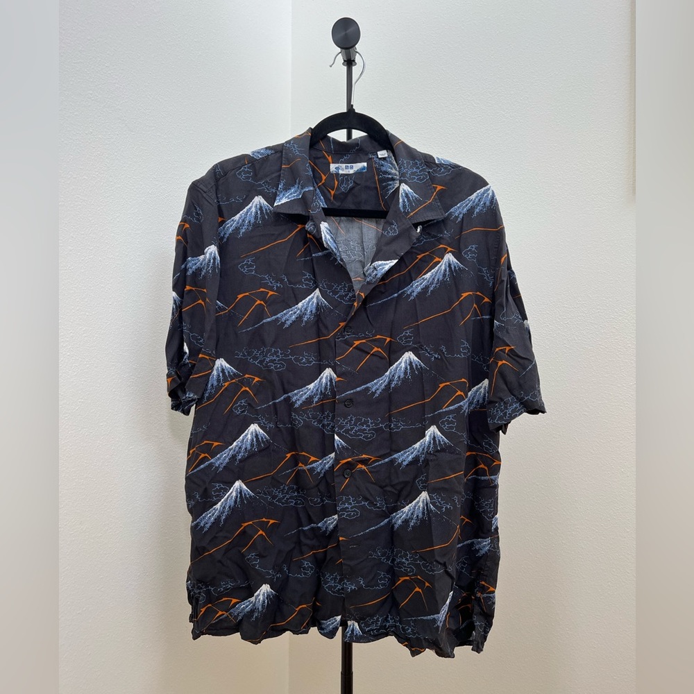 Rare Uniqlo Japanese Wave Shirt